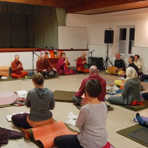 Satyananda Yoga Academy Europe class